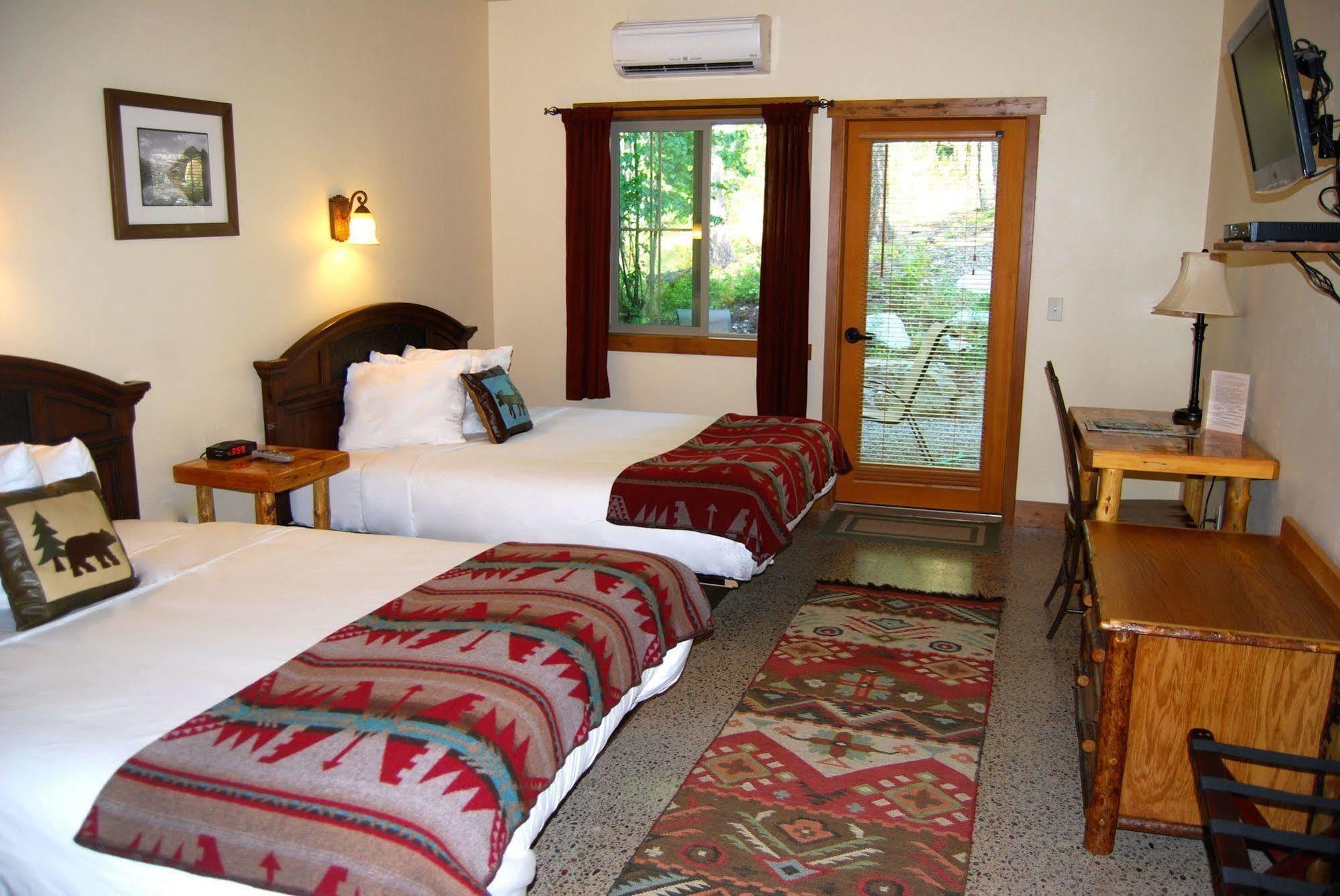 Glacier Guides Lodge West Glacier Dış mekan fotoğraf